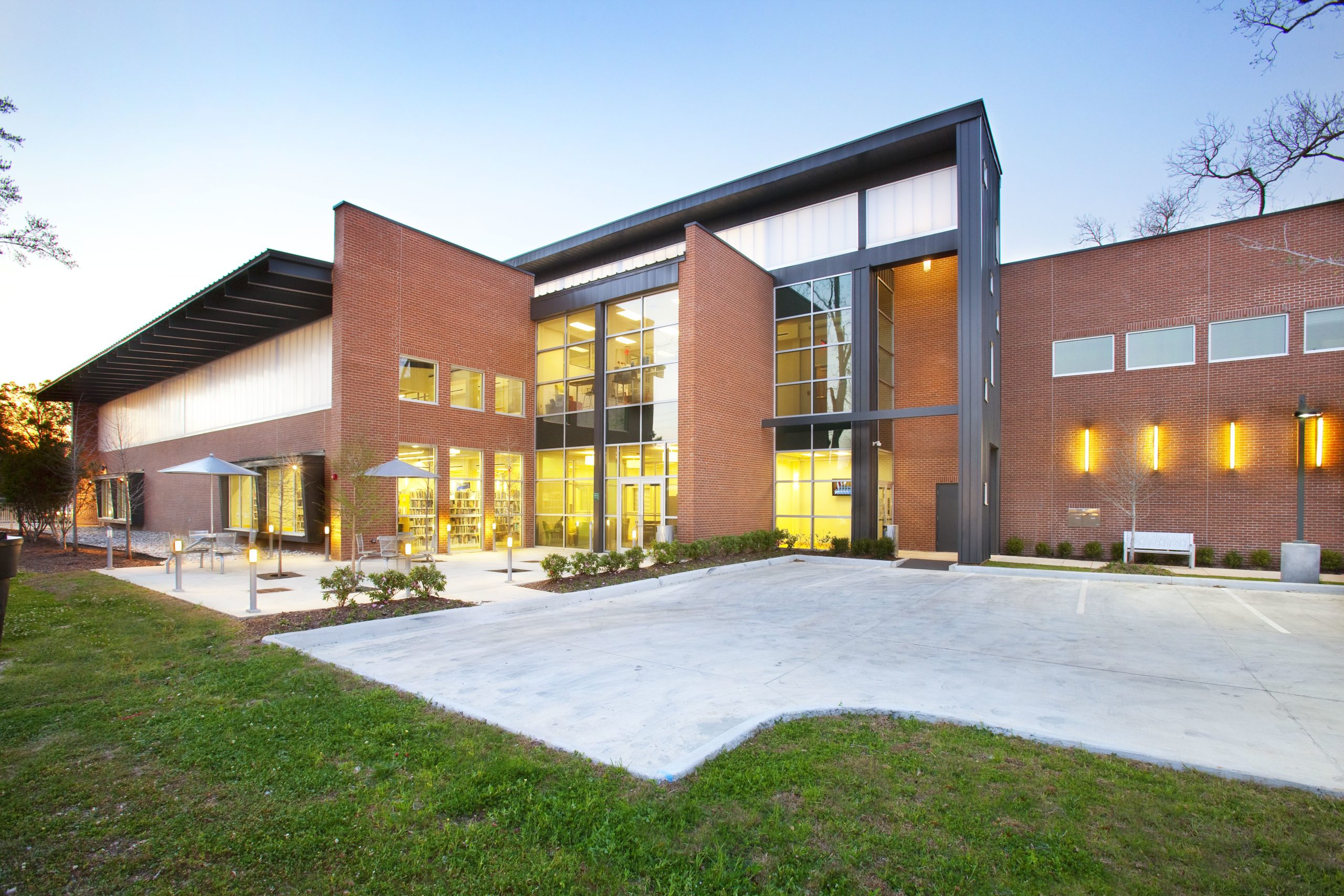 Tangipahoa Parish Library Holly & Smith